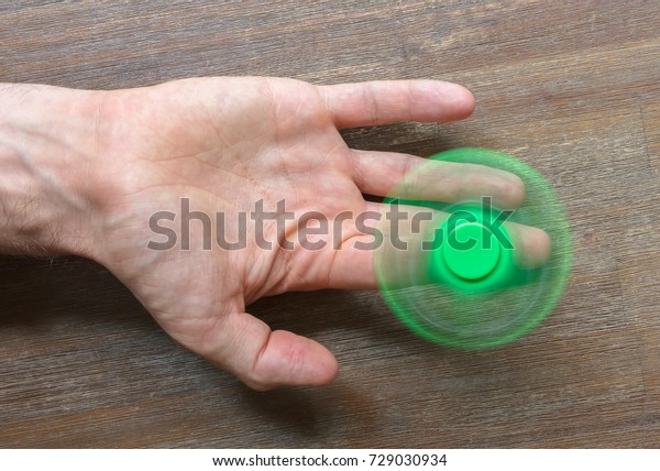 wooden finger spinner