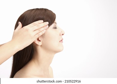 ヘッドマッサージ 日本人 の写真素材 画像 写真 Shutterstock
