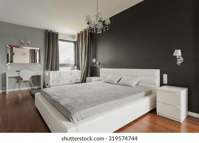 Image Of King Size Bed With Headboard In Fancy Bedroom