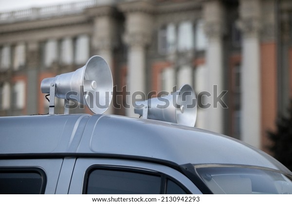image of a\
loudspeaker on the roof of a police\
car