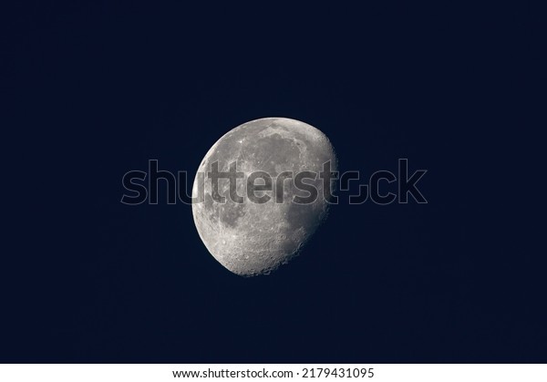 Image of the moon in the waning\
gibbous phase, approximately 80% visible, approaching the last\
quarter. Photo taken from Pasadena in California at\
dawn.