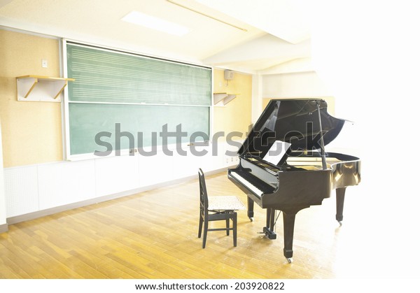 音楽室 の画像 写真素材 ベクター画像 Shutterstock