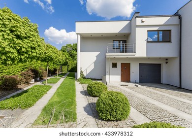 1,828 Driveway villa Stock Photos, Images & Photography | Shutterstock