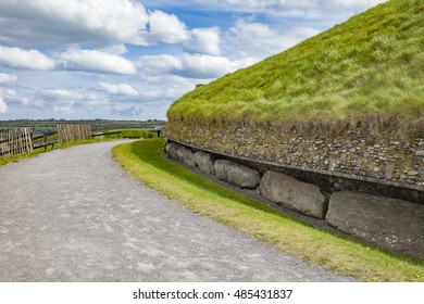 An Image Of Newgrange Bru Na Boinne