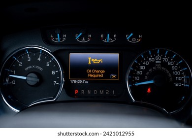 An image of a oil change reminder alerting driver that maintenance is due - Powered by Shutterstock