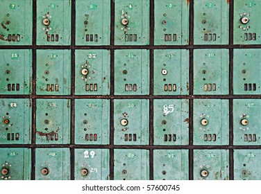 An image of an old postal box.