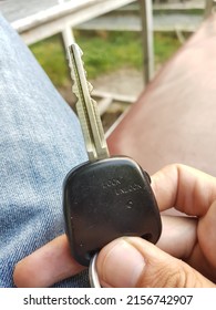 Image Of An Old Version Car Key