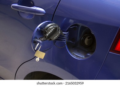 Image of an open tank of a car with a lock. Reference to expensive fuel and the increase in gasoline thefts