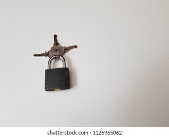 An image of Padlock and keys