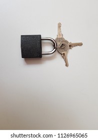 An image of Padlock and keys