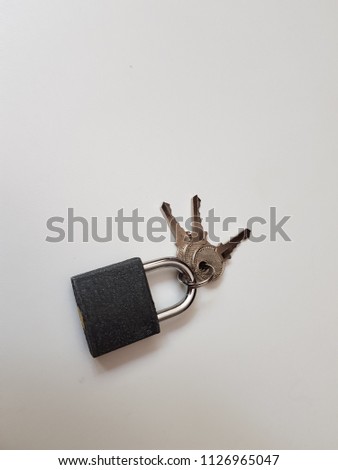 An image of Padlock and keys
