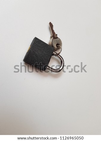 An image of Padlock and keys