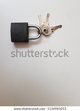 An image of Padlock and keys