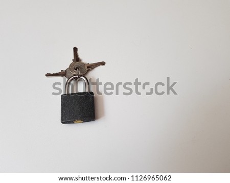 An image of Padlock and keys