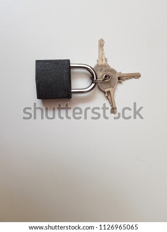 An image of Padlock and keys