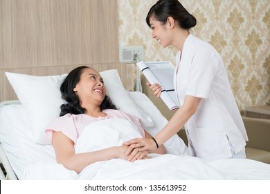 Image Of A Patient And A Nurse Talking In The Hospital Chamber