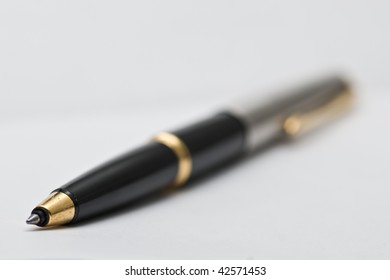 Image of a pen with a shallow DOF
