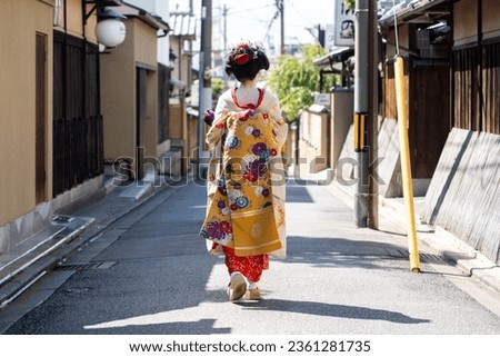 Image photo of maiko in Gion, Kyoto