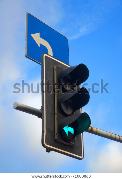 image of Red color on\
the traffic light