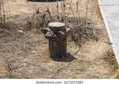 The image shows an ancient stone column capital, likely from a synagogue at en-afek naure vreserve in Northern israel