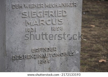 Image of the Siegfried-Marcus-Monument Close-up