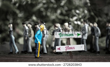 An image with a signpost pointing in two different directions in German. One direction points to credit, the other points to minus.