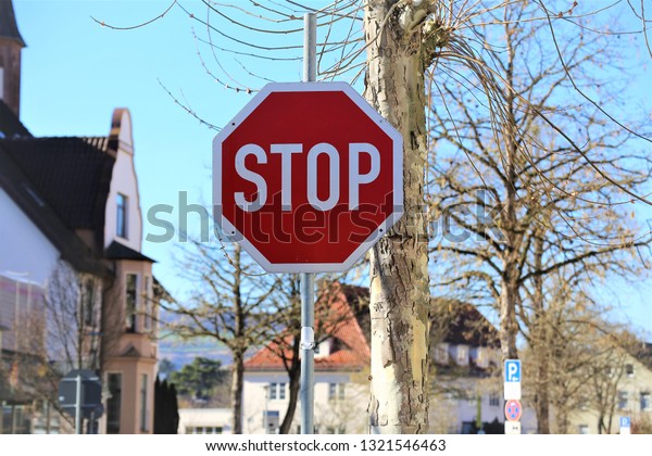 An Image of a stop, sign,\
traffic