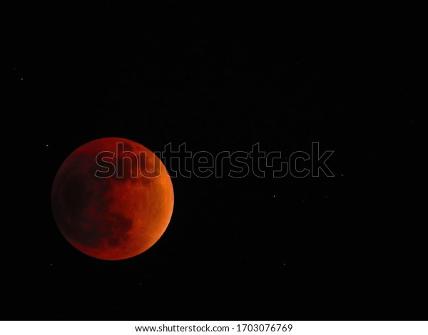 image of total lunar eclipse\
