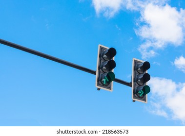 Image Traffic Light Green Light Lit Stock Photo 218563573 | Shutterstock