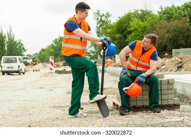 5,966 Construction worker resting Images, Stock Photos & Vectors ...