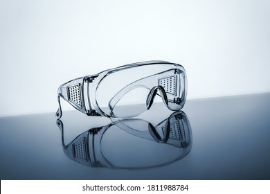An image of a typical protective goggles