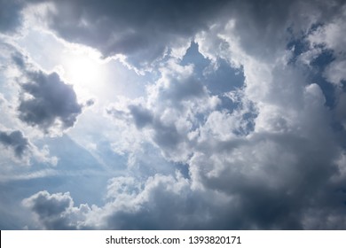 An Image Of A Very Cloudy Sky Weather