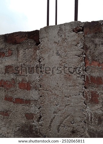 Image of wall and colum. 