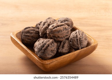 Image of walnuts on a plate
