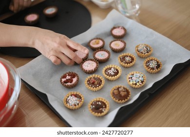 Image of a woman making sweets
