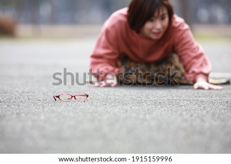 Image of a woman who dropped her glasses