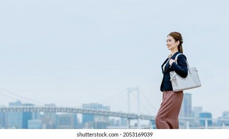 Image Of Women Who Play An Active Part (commuting _ Flex _ Time Difference Support)