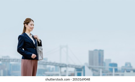 Image Of Women Who Play An Active Part (commuting _ Flex _ Time Difference Support)