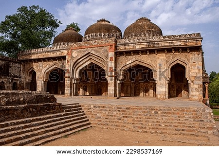 Images of bada imambada at Lodhi Gardens in Delhi located in beautiful green surroundings