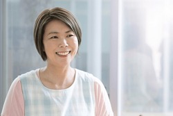 Images Of Japanese Middle-aged Female Childcare Workers, Housekeepers, Housewives, Etc. That Could Be Used For Mid-career Or Career Change.