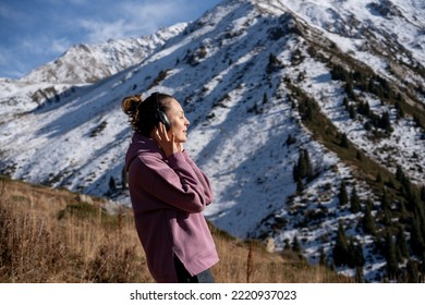 Immersed Woman Listening Music Between Stunning Mountain Scenery. Enjoying A Sunny Get Away Day. Blurred Surroundings.