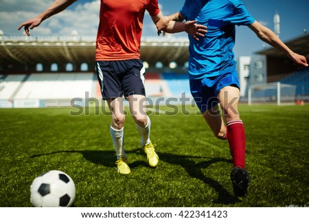 Impeding the rival to win the ball