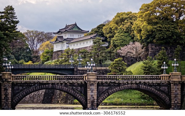 Imperial\
palace - Tokyo\
Photograph of the Tokyo Imperial Palace and the\
Seimon Ishibashi bridge, shot April 11,\
2015.
