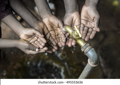 Значение чистой воды для Африки - символ