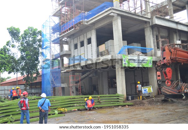 The importance of occupational safety and health in\
building construction in Yogyakarta, Indonesia photographed March\
1, 2021 ..