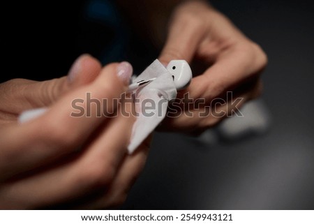 It is important to efficiently clean your wireless earbuds regularly to enhance both sound quality and hygiene