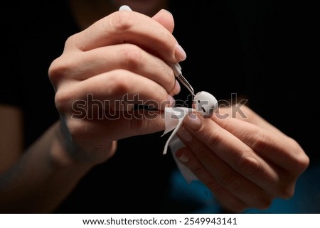 It is important to efficiently clean your wireless earbuds regularly to enhance both sound quality and hygiene