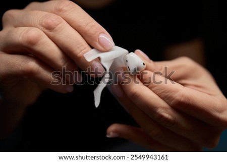 It is important to efficiently clean your wireless earbuds regularly to enhance both sound quality and hygiene