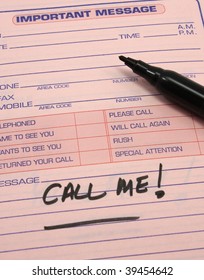 Important message notepad with the words Call Me! written on it