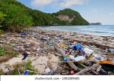 Important plastic pollution on a Thailand beach island.